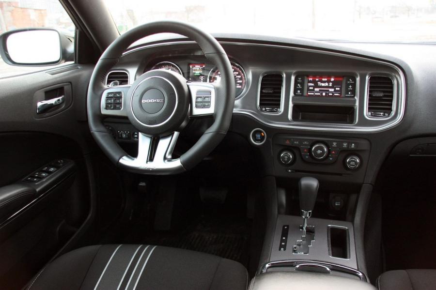  Dodge Charger SRT8 Super Bee 2013 года  (фото 18 из 30)
